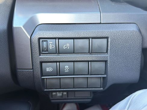 Used 2025 Toyota Tacoma SR5 AWD/4WD image 28