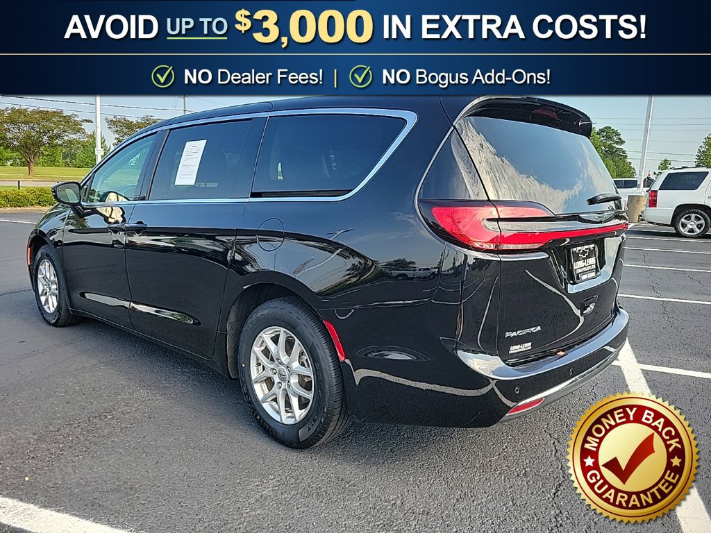 Used 2024 Chrysler Pacifica Touring-L FWD image 7