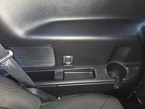 Used 2021 Ford Explorer XLT image 40