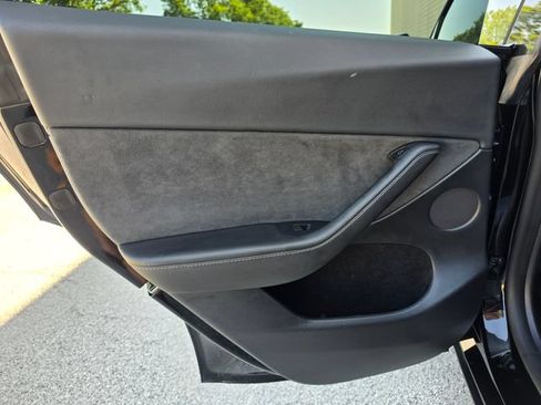 Used 2023 Tesla Model Y Long Range AWD/4WD image 26