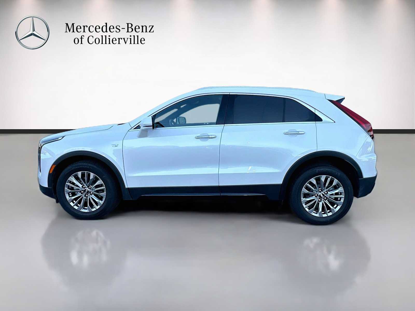 Used 2024 Cadillac XT4 Premium Luxury w/ Cold Weather Package FWD image 8