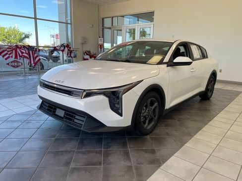 Used 2025 Kia K4 FWD image 2