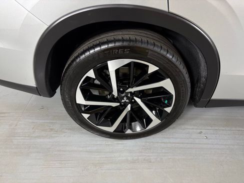 Used 2024 Mitsubishi Outlander SE image 12