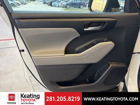 Used 2022 Toyota Highlander XLE image 10