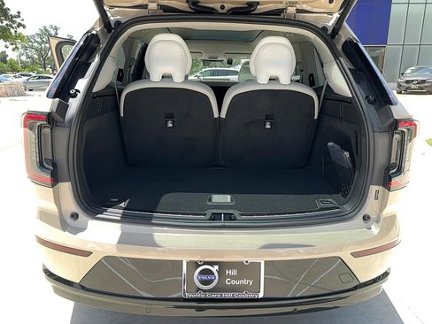 Used 2025 Volvo EX90 Ultra AWD/4WD image 28