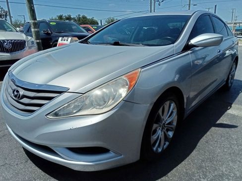 Used 2013 Hyundai Sonata SE image 2
