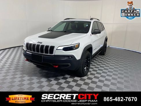 Used 2019 Jeep Cherokee Trailhawk AWD/4WD image 3