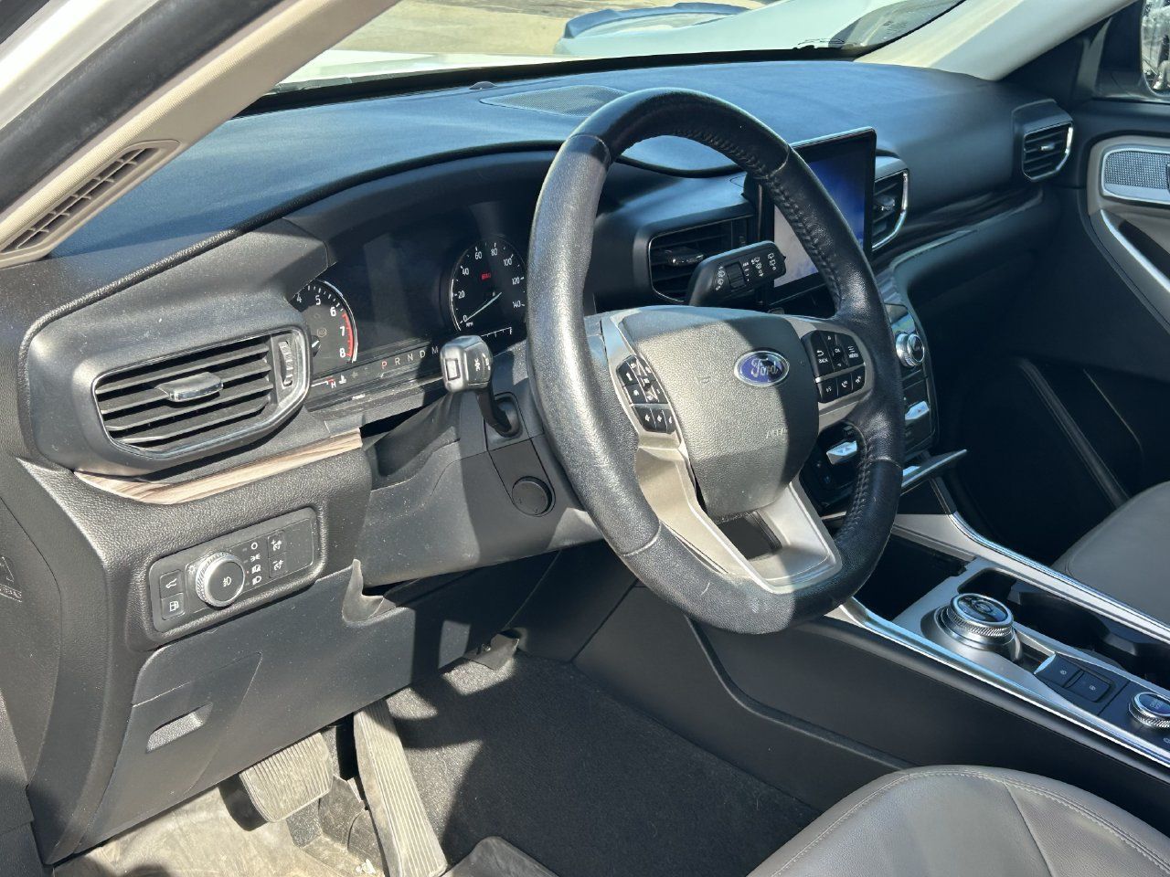 Used 2021 Ford Explorer Limited w/ Hybrid Equipment Group 310A AWD/4WD image 12
