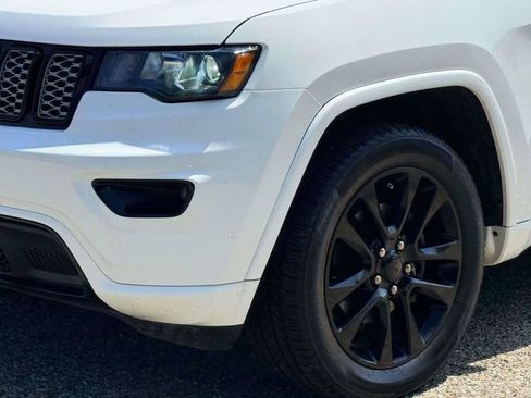 Used 2020 Jeep Grand Cherokee Altitude AWD/4WD image 10