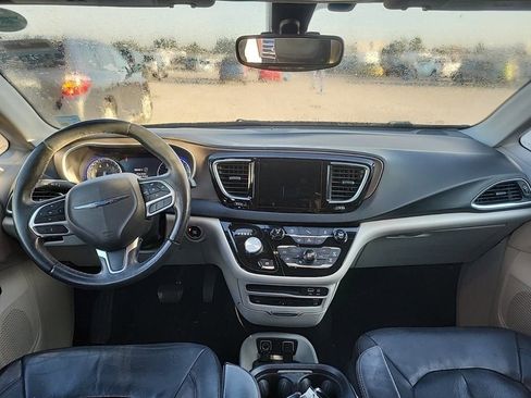 Used 2017 Chrysler Pacifica Touring-L Plus image 7