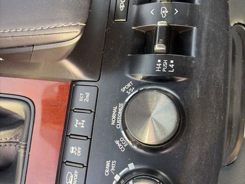 Used 2021 Lexus LX 570 4WD w/ Luxury Package image 26