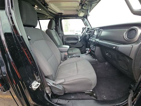 Used 2023 Jeep Wrangler Unlimited w/ Cold Weather Group AWD/4WD image 5