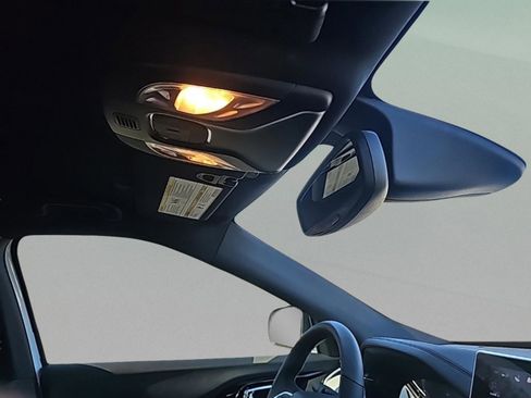 Used 2025 Jeep Compass Limited image 37