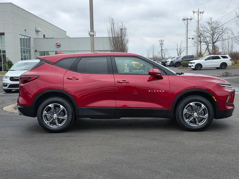 Used 2025 Chevrolet Blazer LT image 4