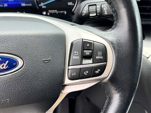 Used 2021 Ford Explorer XLT image 16