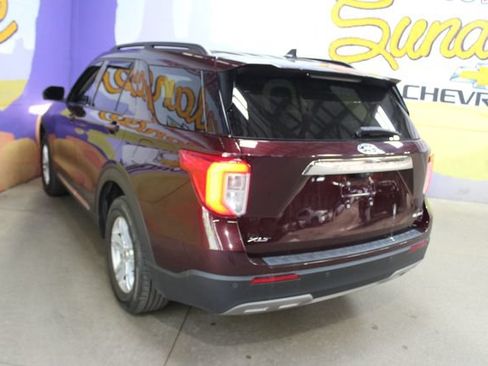 Used 2022 Ford Explorer XLT w/ Equipment Group 202A AWD/4WD image 6