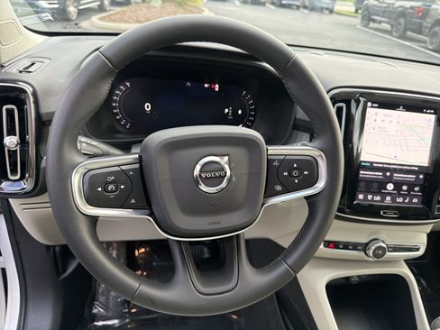 Certified 2023 Volvo XC40 B5 Plus w/ Protection Package Premier AWD/4WD image 18