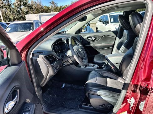 Used 2022 Jeep Cherokee Trailhawk image 2