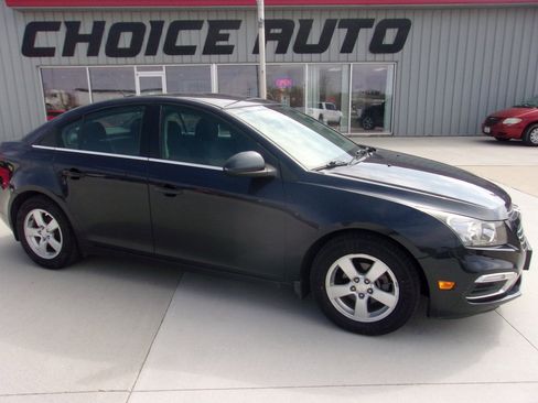 Used 2016 Chevrolet Cruze LT image 2