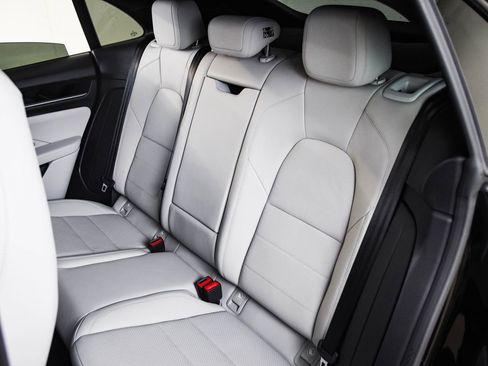 Certified 2025 Porsche Macan Electric image 24