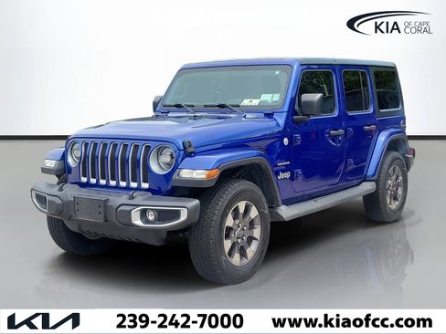 Used 2018 Jeep Wrangler Unlimited Sahara AWD/4WD image 3
