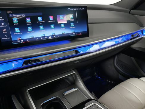 Used 2023 BMW 760i xDrive image 38