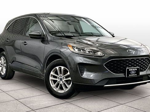 Certified 2020 Ford Escape SE image 2