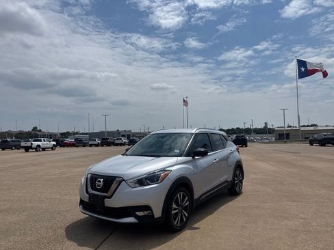 Certified 2020 Nissan Kicks SR FWD image 8