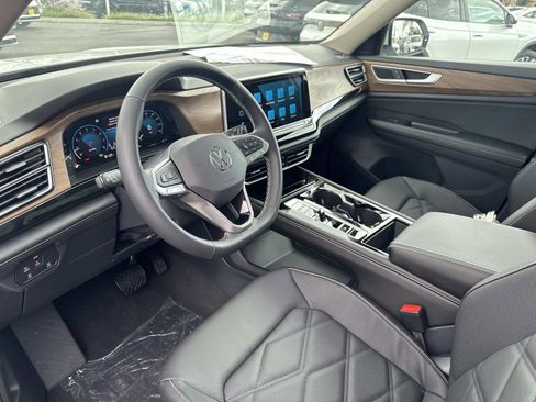 New 2026 Volkswagen Atlas SE FWD image 13