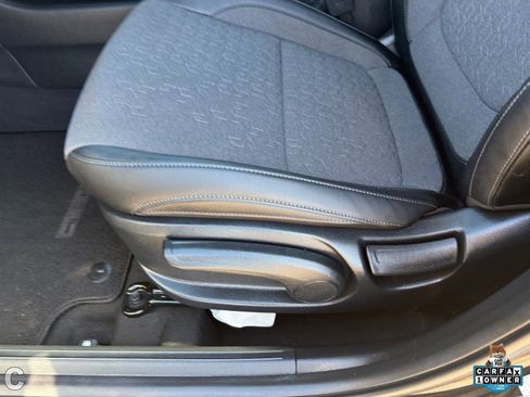 Used 2025 Kia Seltos S FWD image 19