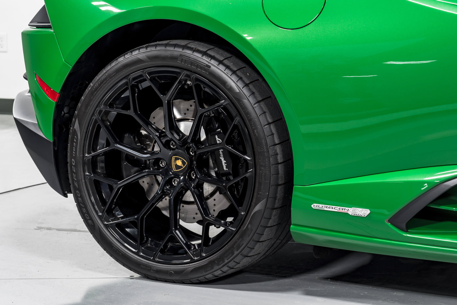 Used 2022 Lamborghini Huracan EVO RWD image 54