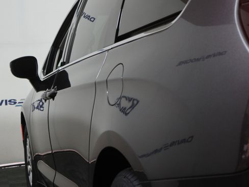 Used 2023 Chrysler Pacifica Touring-L image 10