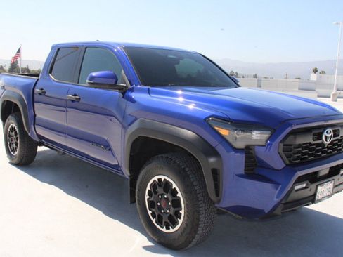 Certified 2024 Toyota Tacoma TRD Off-Road w/ TRD Off Road Premium Package AWD/4WD image 2