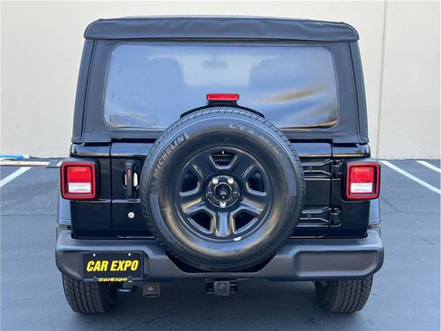 Used 2018 Jeep Wrangler Unlimited Sport image 25