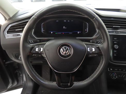 Used 2021 Volkswagen Tiguan SEL AWD/4WD image 16