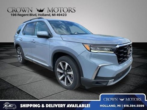 Used 2025 Honda Pilot Touring image 1
