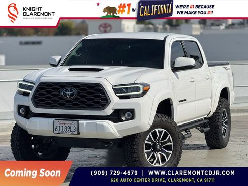 Used 2022 Toyota Tacoma TRD Sport w/ Technology Package image 1
