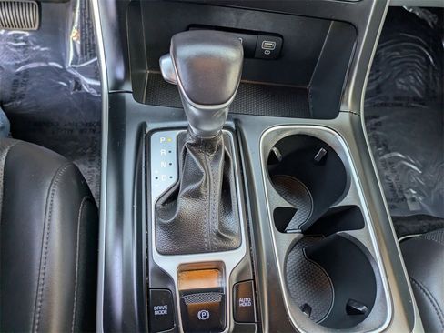 Used 2024 Kia Carnival LX image 24