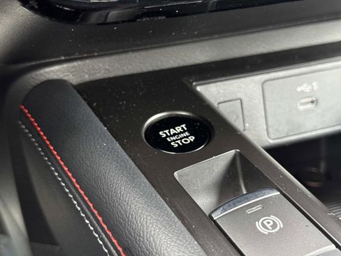 Certified 2025 Nissan Kicks SR image 19