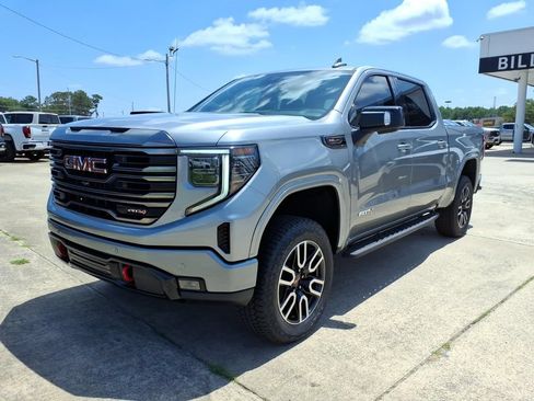 Used 2024 GMC Sierra 1500 AT4 w/ Technology Package AWD/4WD image 3