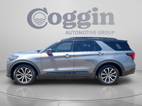 Used 2025 Ford Explorer ST-Line w/ Premium Package RWD image 2