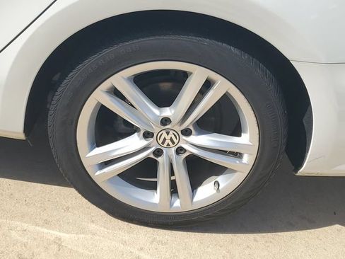 Used 2014 Volkswagen Passat 1.8T SE FWD image 12