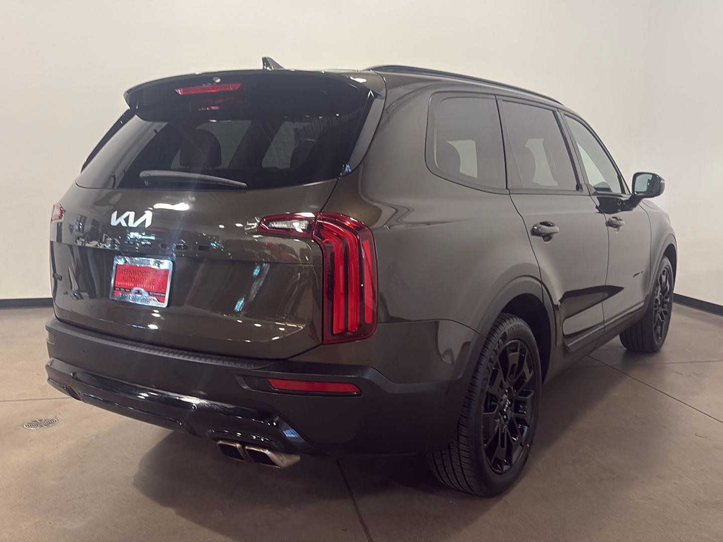 Used 2022 Kia Telluride SX w/ SX Prestige Package AWD/4WD image 3