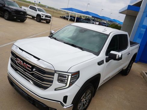 Used 2025 GMC Sierra 1500 SLT AWD/4WD image 15