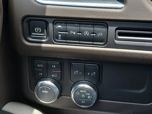 Used 2021 GMC Yukon XL SLT AWD/4WD image 17