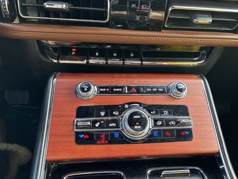 Used 2021 Lincoln Aviator Reserve w/ Equipment Group 202A AWD/4WD image 40