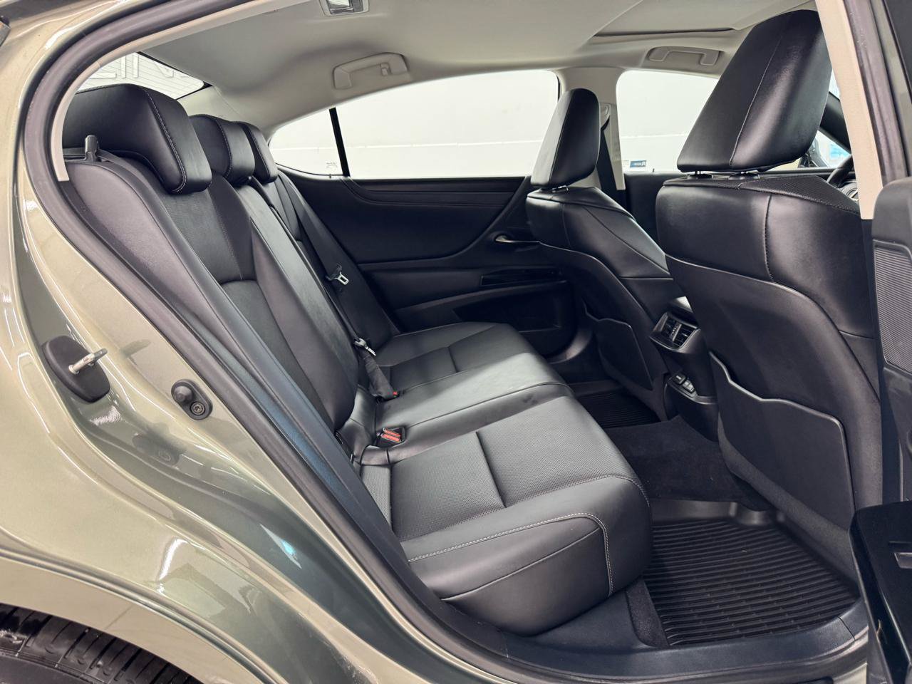 Used 2022 Lexus ES 350 w/ Premium Package FWD image 18