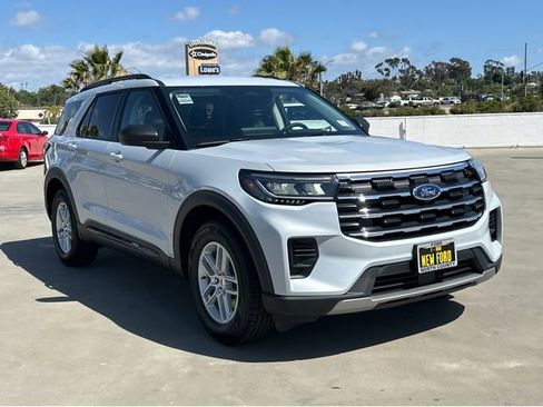 New 2026 Ford Explorer Active RWD image 3