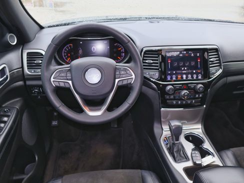 Used 2019 Jeep Grand Cherokee Altitude image 17