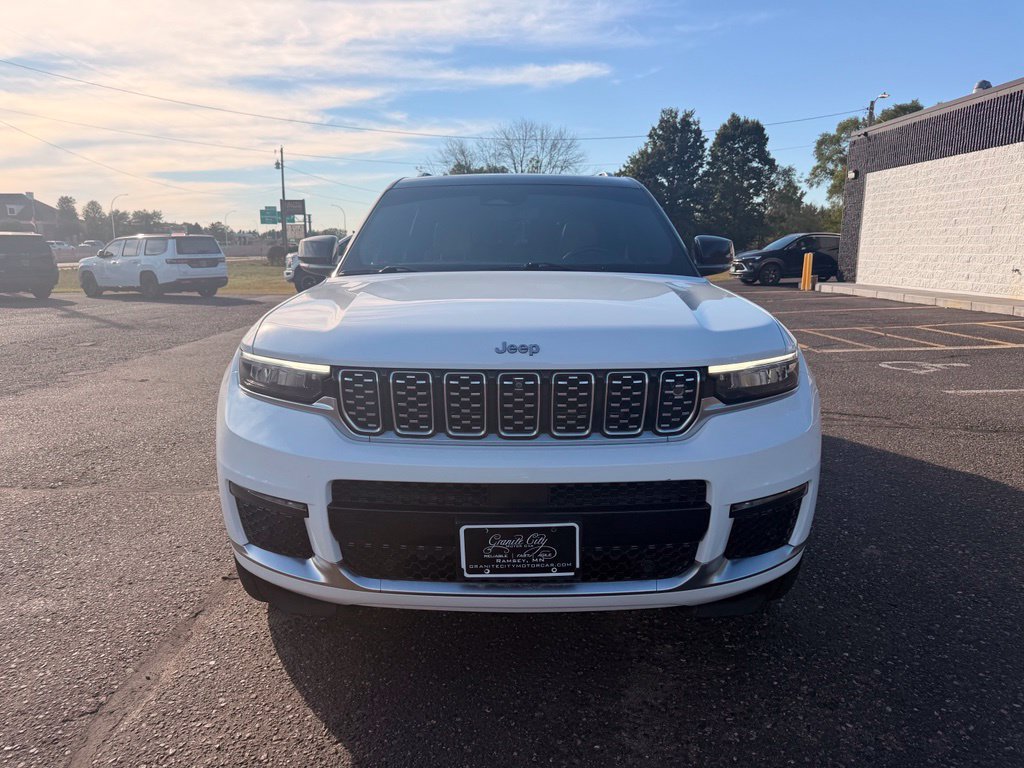 Used 2023 Jeep Grand Cherokee L Summit AWD/4WD image 12